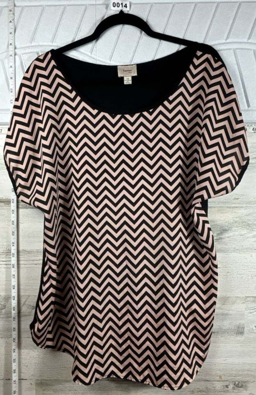 Espresso Plus Tunic Top Size 1X Chevron Short Sleeve Black Pink Blouse - Picture 2 of 6